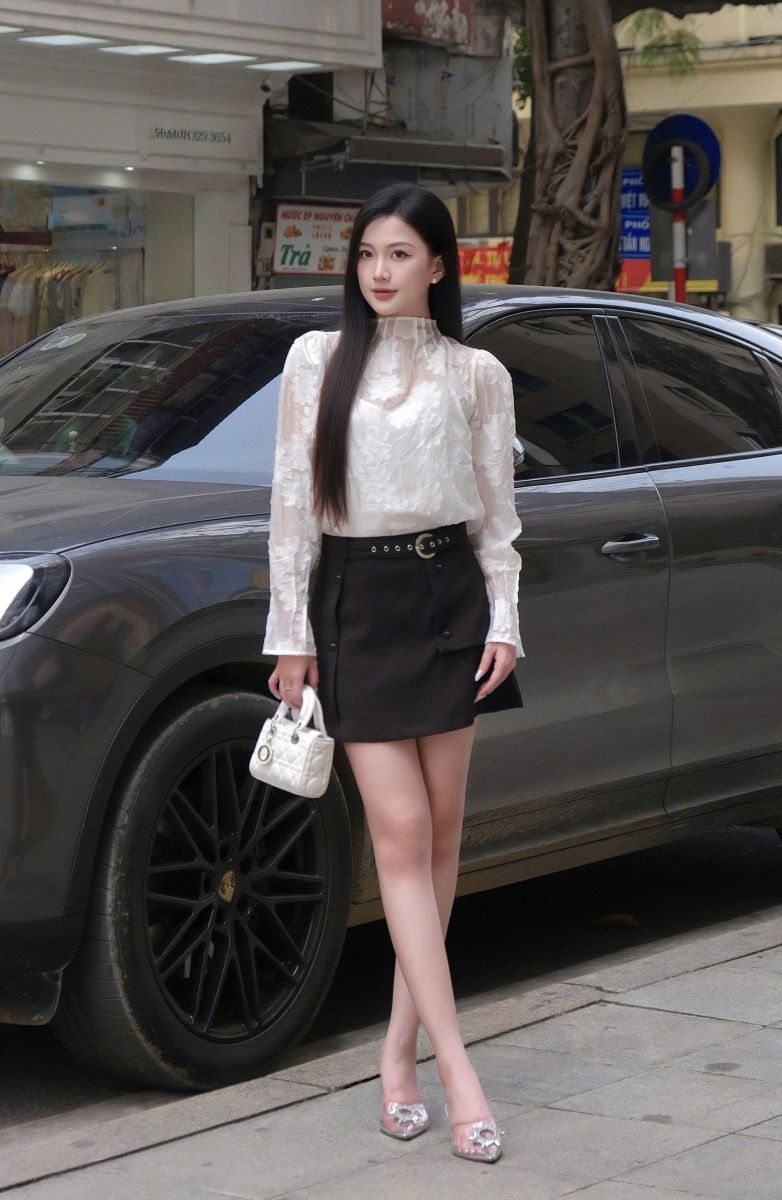 Chân váy chữ A túi đắp cách điệu kèm belt màu đen LABAVISTA B589