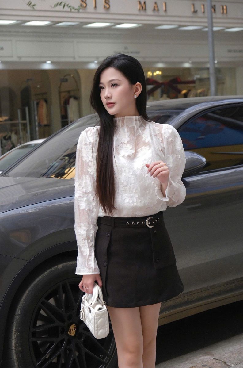 Chân váy chữ A túi đắp cách điệu kèm belt màu đen LABAVISTA B589