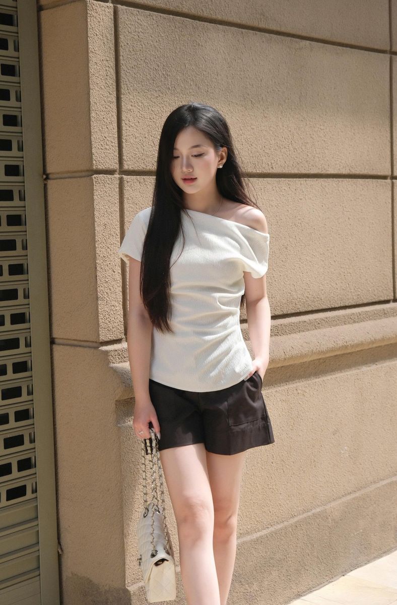 Quần short kaki túi hộp chéo màu đen LABAVISTA B499