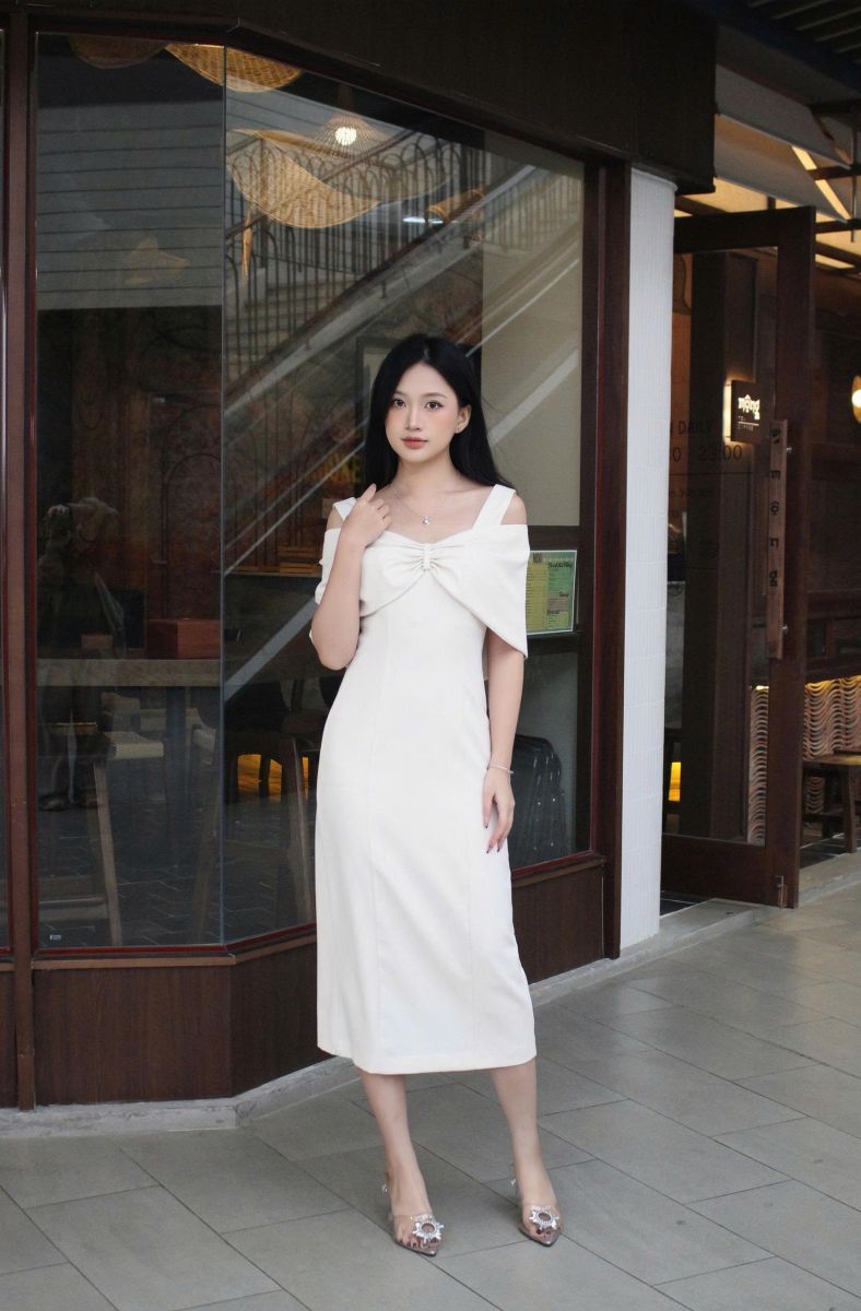 Đầm midi thiết kế cape choàng tay màu kem LABAVISTA B523