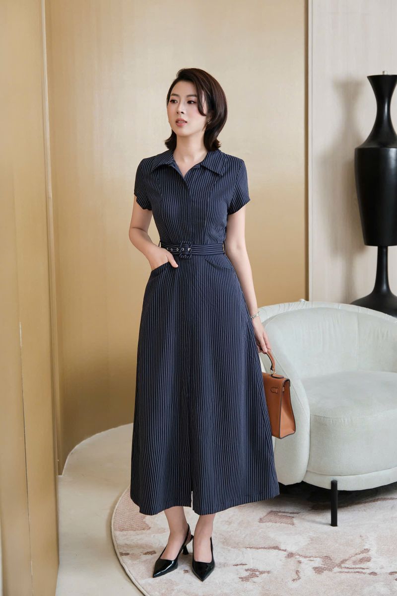 Đầm sơ mi sọc xanh navy kèm belt túi đứng 2 bên LABAVISTA B570