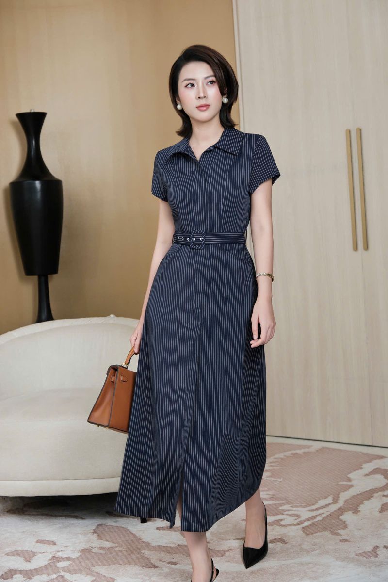Đầm sơ mi sọc xanh navy kèm belt túi đứng 2 bên LABAVISTA B570